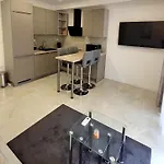 Charming With Balcony In The Heart Of Apartament