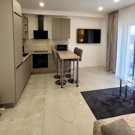 公寓 Charming With Balcony In The Heart Of *