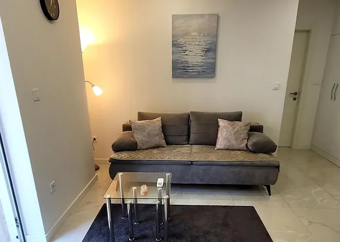 Apartamento Charming With Balcony In The Heart Of *