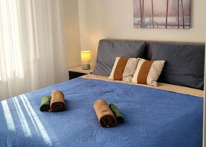 Apartamento Charming With Balcony In The Heart Of